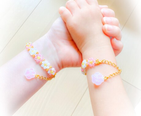 可愛いお花のブレスレッドを制作します ハンドメイドなので唯一無二のお揃いのブレスレットができます♪ イメージ2