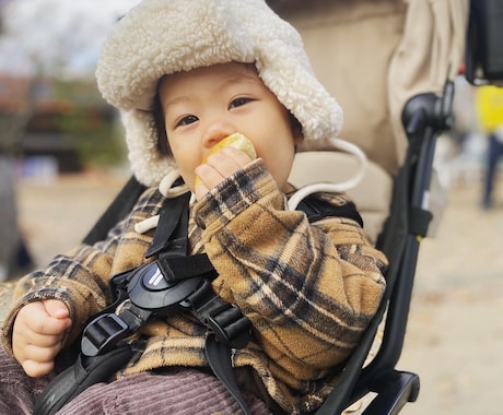 遊ぶ、食べる、笑うベビー子どもの写真素材提供します ぱっちりお目目、さらふわ桃肌、ふさふさヘアーの1歳boyです イメージ1