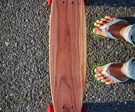 無垢板オリジナルスケートボード削ります 完全手作り世界で1本のスケートボード イメージ1