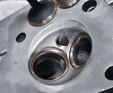 NSF100シリンダーヘッドのシートカットをします イメージ1