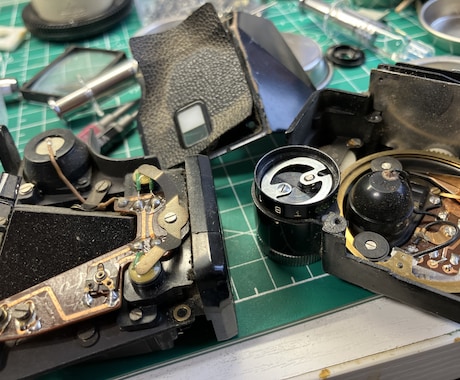 フィルム一眼レフカメラの修理をお受けします 機械式一眼レフ（主にニコン製）の修理を格安でお届けします。 イメージ2