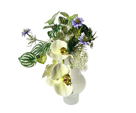 花瓶ごとお届け・枯れない装花便承ります 造花を花瓶ごと完成形でお届け！置くだけで空間の印象を整えます イメージ2