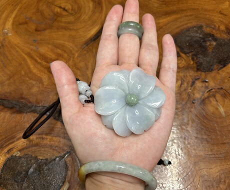 お悩みをお聞きしヒーリングを行います ミャンマーの翡翠の浄化力を利用します イメージ1