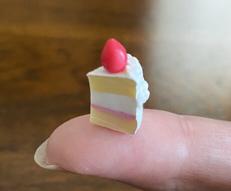 粘土ミニチュアのケーキの作り方教えます 粘土でイチゴのケーキを作りましょう イメージ1