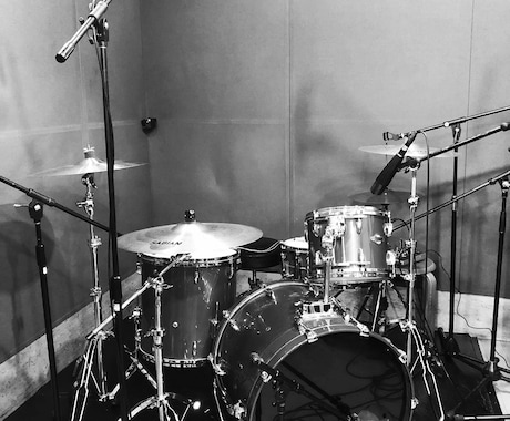 レコーディングスタジオで録音します 打ち込み音源ではなく、生ドラム音源を提供致します。 イメージ2