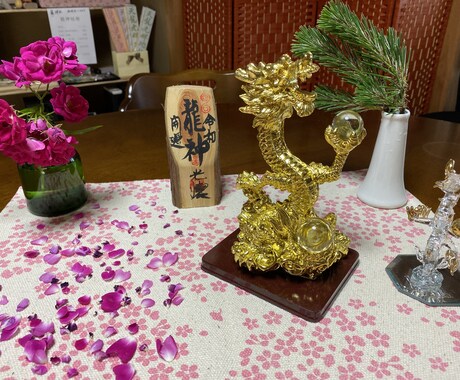 あなただけの「龍神メッセージ」をお届けします 悩みを打ち明けなくても龍神様のアドバイスは心に響きます。 イメージ1