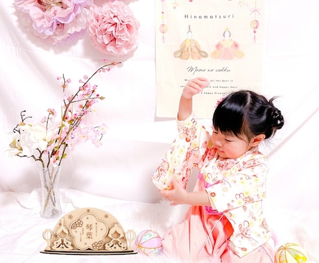 花の形をした木製木札の雛人形を作ります 真ん中に木札のある珍しいひな人形 イメージ2