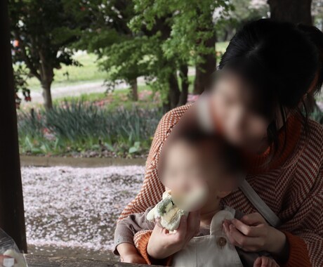 お子様の大切瞬間を思い出に残る形にします 保育士資格をもっている私が写真を撮影に伺います。 イメージ2
