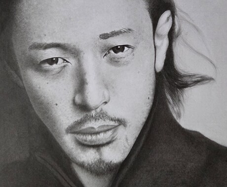 写真からリアルな似顔絵制作します 鉛筆(モノクロ)でスーパーリアルな似顔絵制作します。 イメージ2