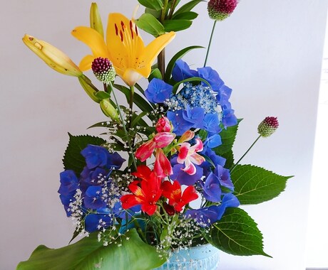 お花の飾り方を個別でアドバイスします 家庭を華やかに！台所やトイレの花瓶の花を綺麗に飾るアドバイス イメージ1