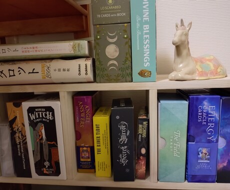 内面世界と繋がりながらカード占いを展開します 過去世の記憶を思い出しかけてる駆け出し占い師 イメージ1