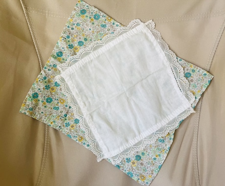 手作りの刺繍します ハンカチにお花や小物の刺繍します。長く愛されるお守りに。 イメージ1