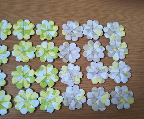 折り紙　お花お作りします ハートを繋げた花になります。壁面、子供のアルバムに使えます。 イメージ2