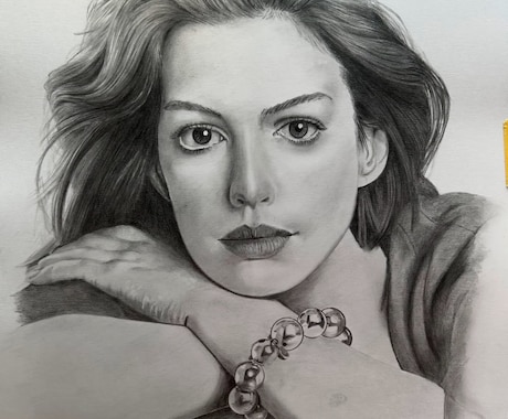 鉛筆画で人物の似顔絵を手描きで作成を致します 画像をもとに手描きの似顔絵描きます。一点もので原画送ります イメージ1
