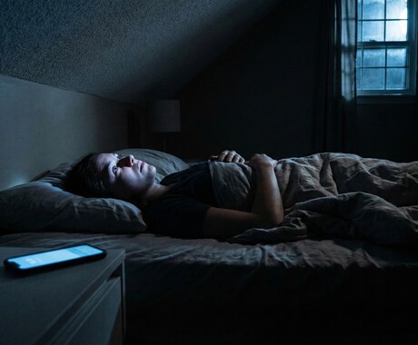 お金の不安で眠れない夜。その恐怖、私が聞きます 深夜に押し寄せる将来の不安。一人で震える夜に寄り添います イメージ1