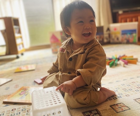 遊ぶ、食べる、笑うベビー子どもの写真素材提供します ぱっちりお目目、さらふわ桃肌、ふさふさヘアーの1歳boyです イメージ2