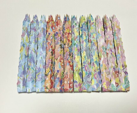 鶴シャワーや千羽鶴などの折り鶴作成します 時間のかかるたくさんの折り鶴、丁寧に折ることを心掛けています イメージ1