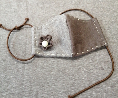 秋から冬にかけてのオシャレマスク制作します イヤリングとマスクのセットでコーディネートしました。 イメージ1