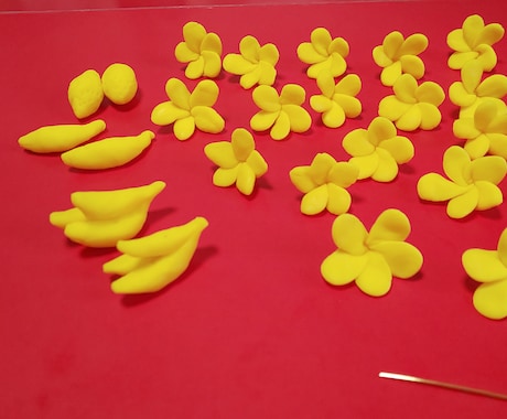 手作り可愛いプルメリアのピアスの作り方教えます ハワイやグアムで人気のお花を樹脂粘土で作りピアスを作ろう イメージ2
