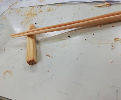 手のサイズに合わせて、箸など木工細工を手作りします お箸やスプーン等それぞれの手のサイズに合わせて制作します。 イメージ1