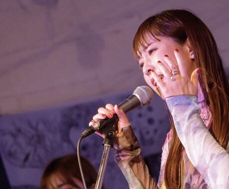 女性ボーカルが仮歌・コンペ用歌唱を丁寧に収録します 楽曲の世界観に寄り添い、丁寧に仮歌を歌唱します イメージ1