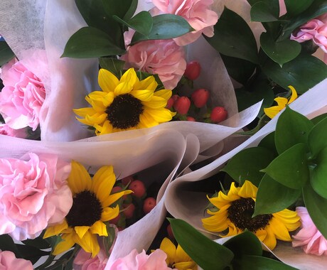 花束10束可愛くラッピングしておとどけいたします ご自宅、プレゼントにプロが作る花束をご希望のお日にちにお届け イメージ1