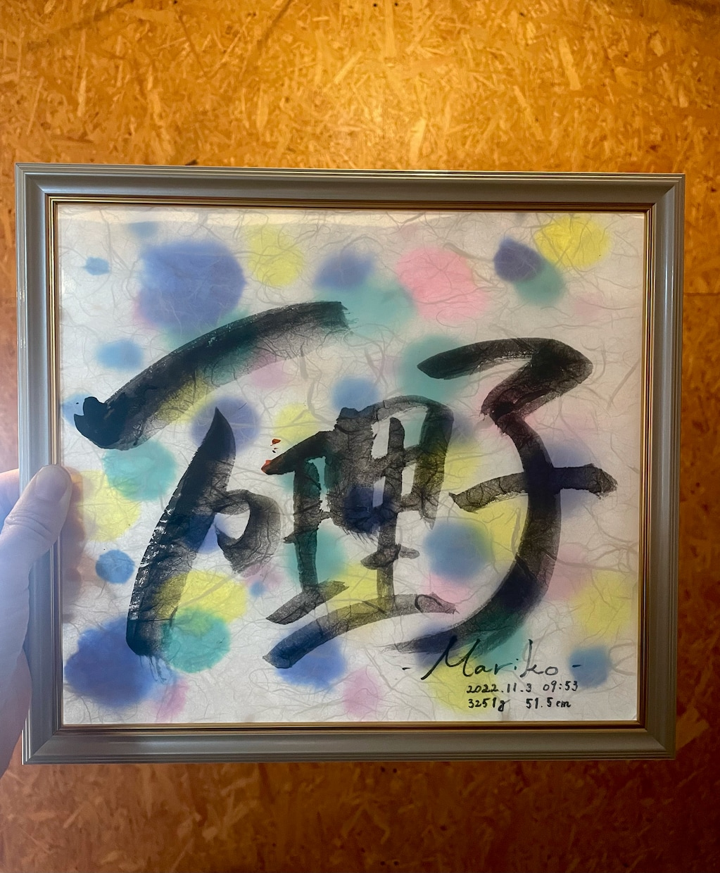 白馬村の自然溢れる場所で手書きの命名書を描きます アート活動歴10年以上の女性が、直感と感性を元に制作します イメージ2
