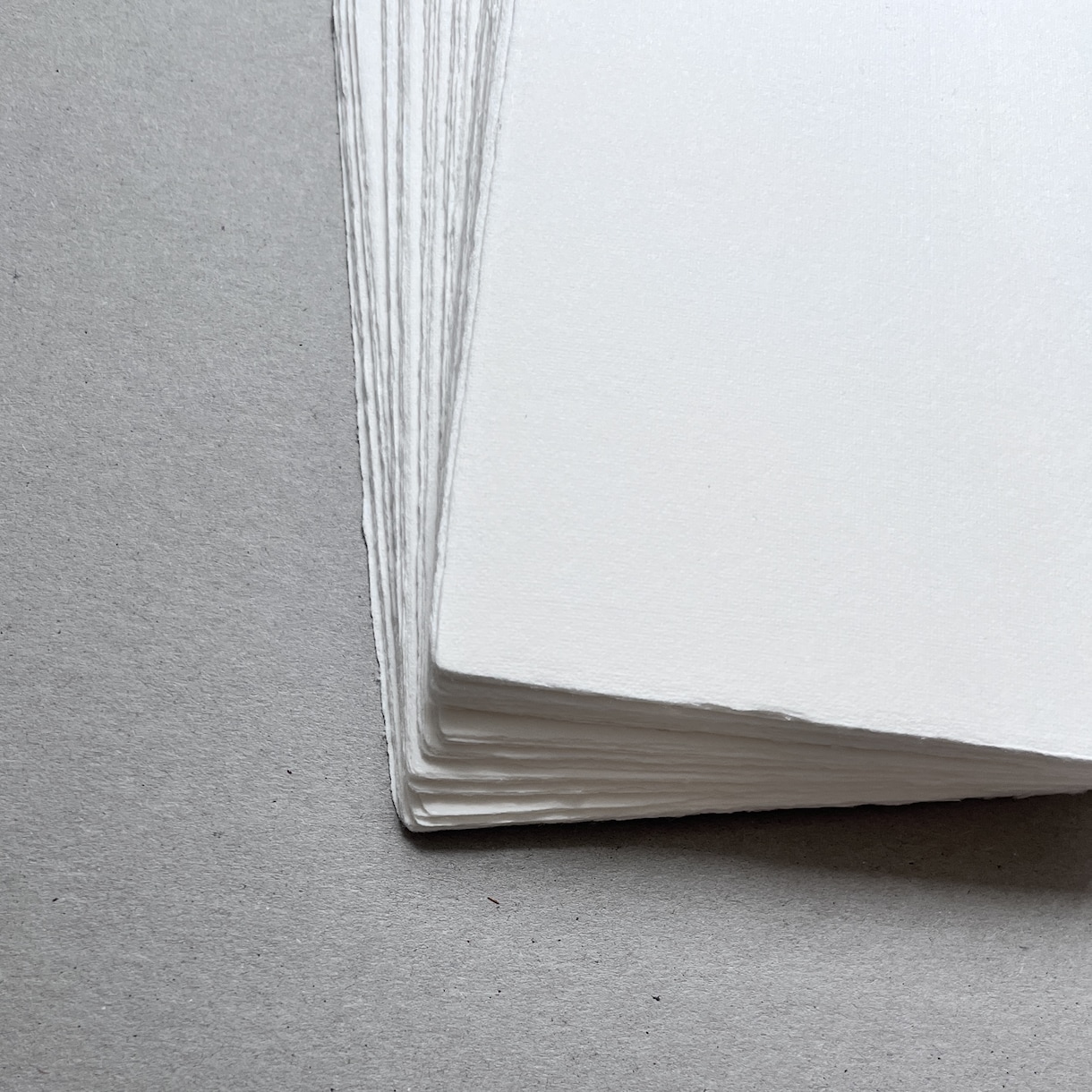 美しく、品があるシンプルな命名書を作成します フレーム付　 お名前を引き立てるモダンで伝統的なギフト イメージ9