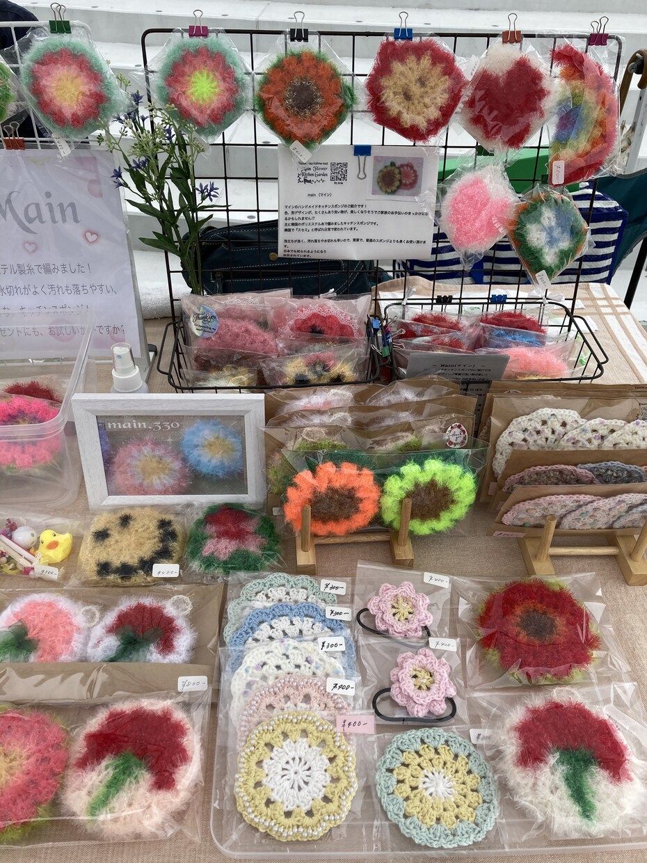かぎ針編みスセミやかぎ針編み小物などを作成致します キラキラのポリエステル製糸はカラーも豊富で人気があります。 イメージ2