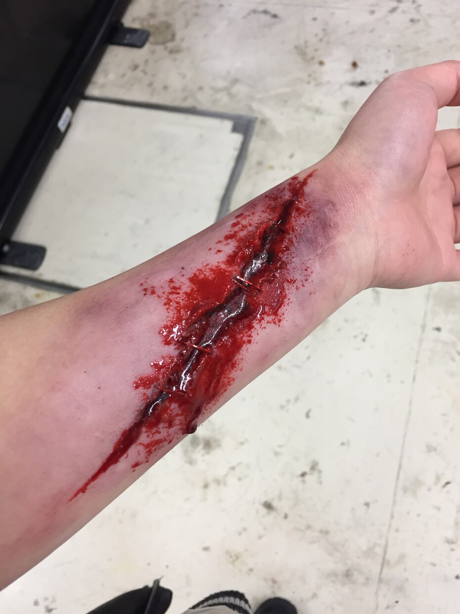 ハロウィンはもうすぐ！特殊メイク教えます 現役特殊メイク科専門生が簡単な特殊メイクを教えます。 イメージ4