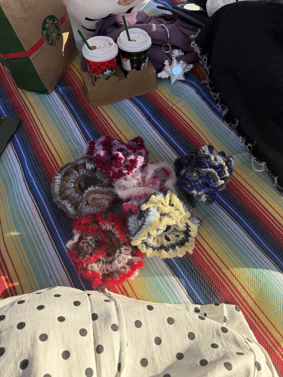 ふわふわ優しい編み物を制作します シュシュ/ヘアアクセ/ニット小物オーダー受付 イメージ1