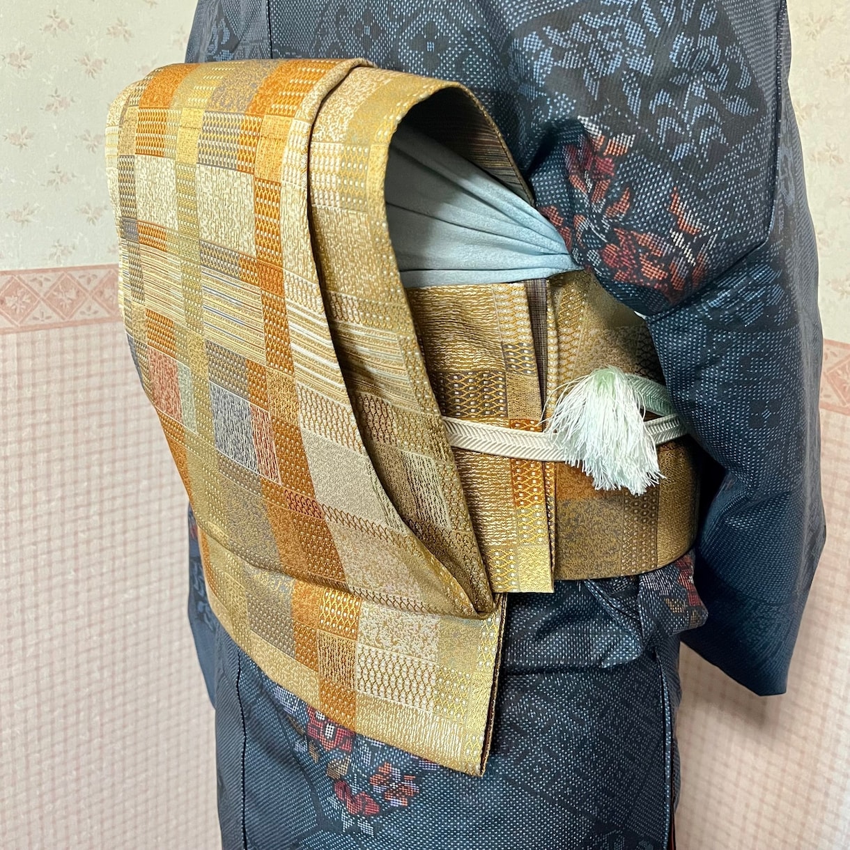 袋帯をアレンジ二重太鼓作り帯に仕立て直します 普通の二重太鼓だけでは物足りない方にオススメです イメージ3