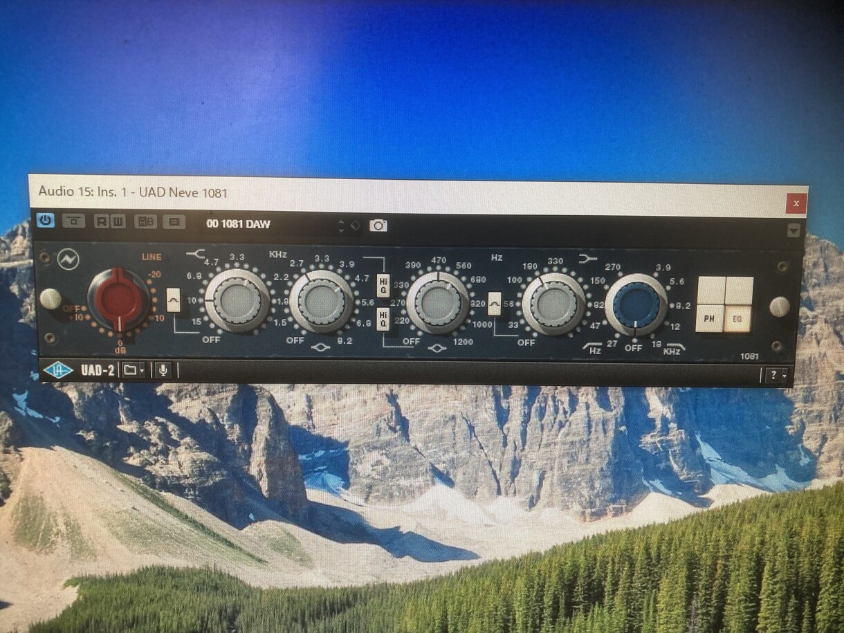 あなたの歌声を更に良くします あなたの歌声にヴィンテージのプラグインを通します。 イメージ3