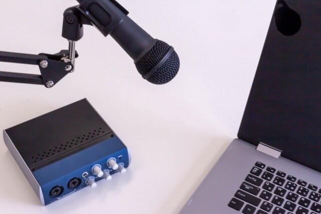 即対応！渋い声の大学生がナレーションします 渋く低音かつ明瞭な声でナレーションを入れます！ イメージ1