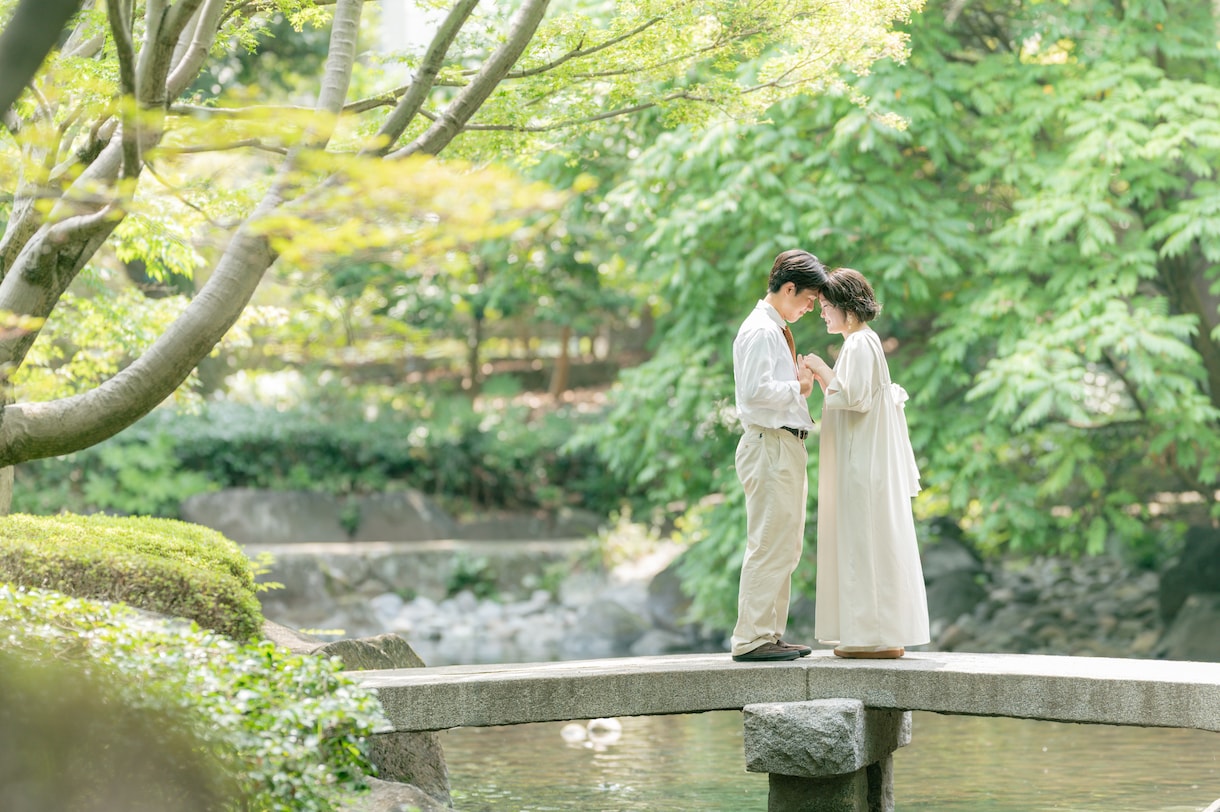 結婚式前撮り｜自然な雰囲気で撮影します 自然でおしゃれな、ありのままのお二人らしさを イメージ5