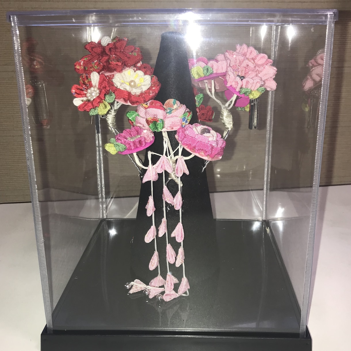 宝塚歌劇で培った技術でアクセサリーを制作します あなたの想いを上品で華やかなアクセサリーに。 イメージ1