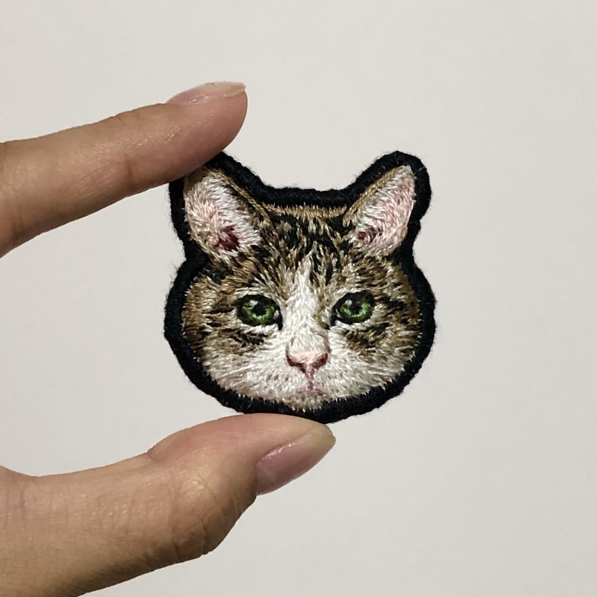 手刺繍であなたのペットを素敵なブローチにします 世界に1つだけのグッズを作りませんか？元デザイナーが制作！ イメージ1