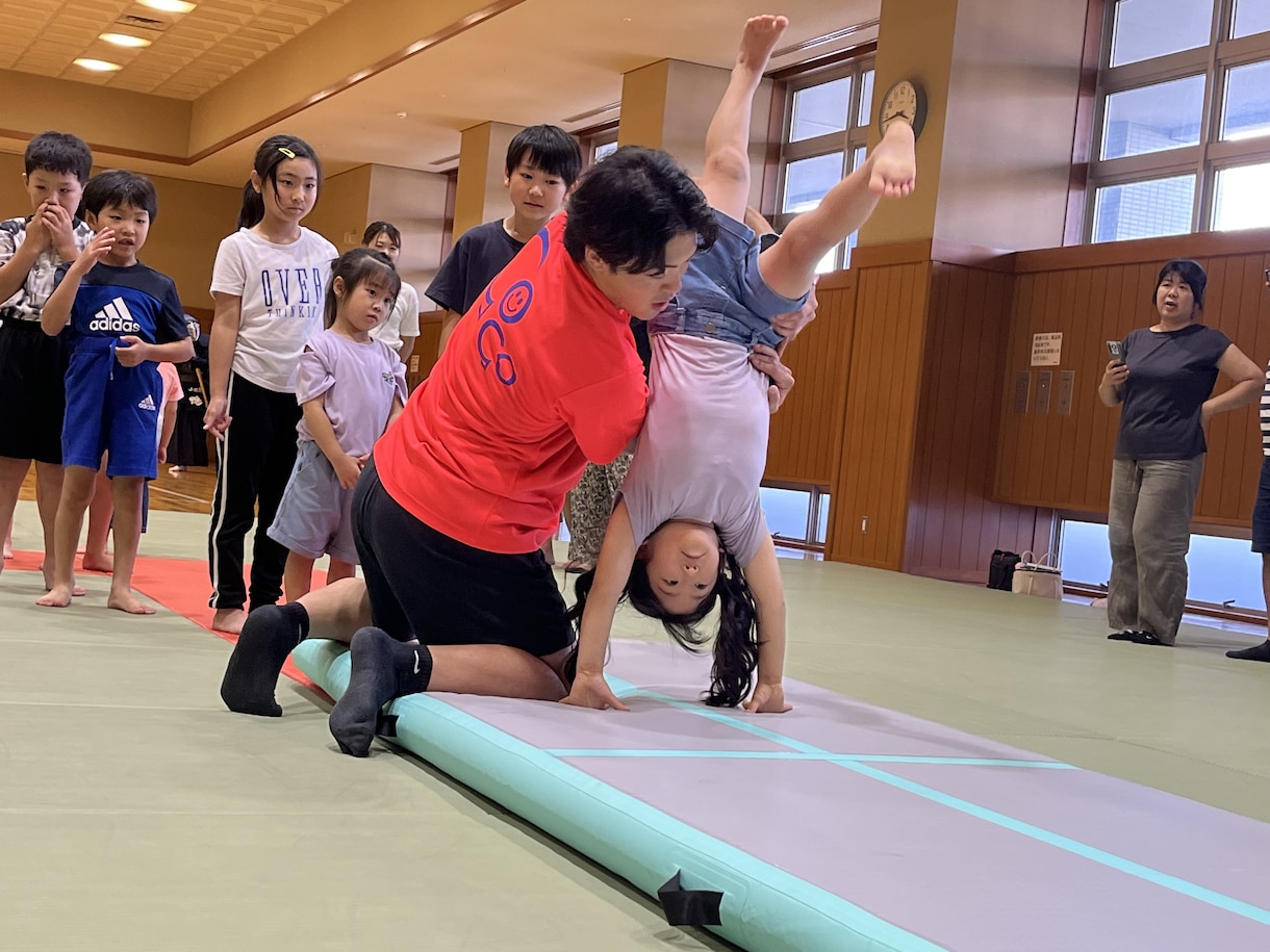 自宅でできる子ども向けのマット運動を教えます 楽しく体操しながらできた！という喜びを1番に教えます！ イメージ1