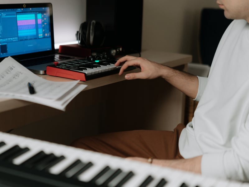 紅白出場歌手に楽曲提供した作曲家がDTM教えます 楽しく作曲♪このレッスンでDTMの基礎が習得できます！ イメージ3