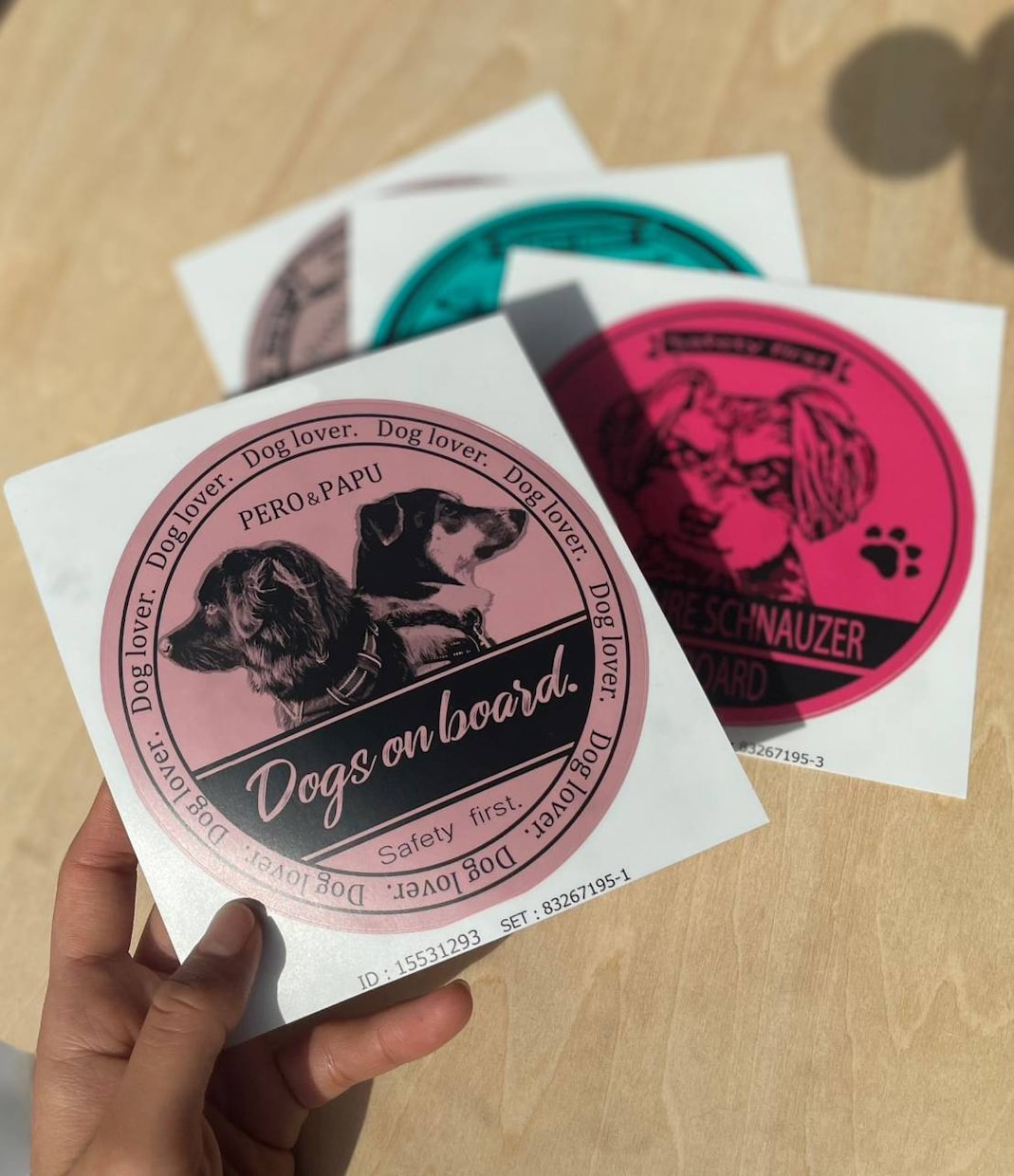 愛犬オリジナルカーステッカーお届けします ペットの写真で製作！プレゼント・アウトドア・キャンプ用品に イメージ1