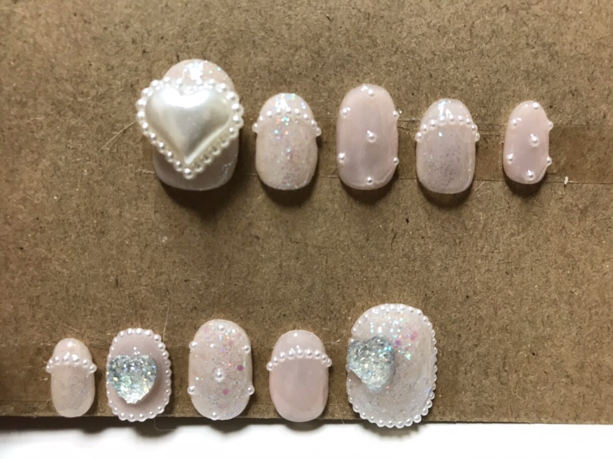 ネイルチップをあなたのサイズで丁寧にお作ります 可愛い♡キラキラパールのハートネイル イメージ1