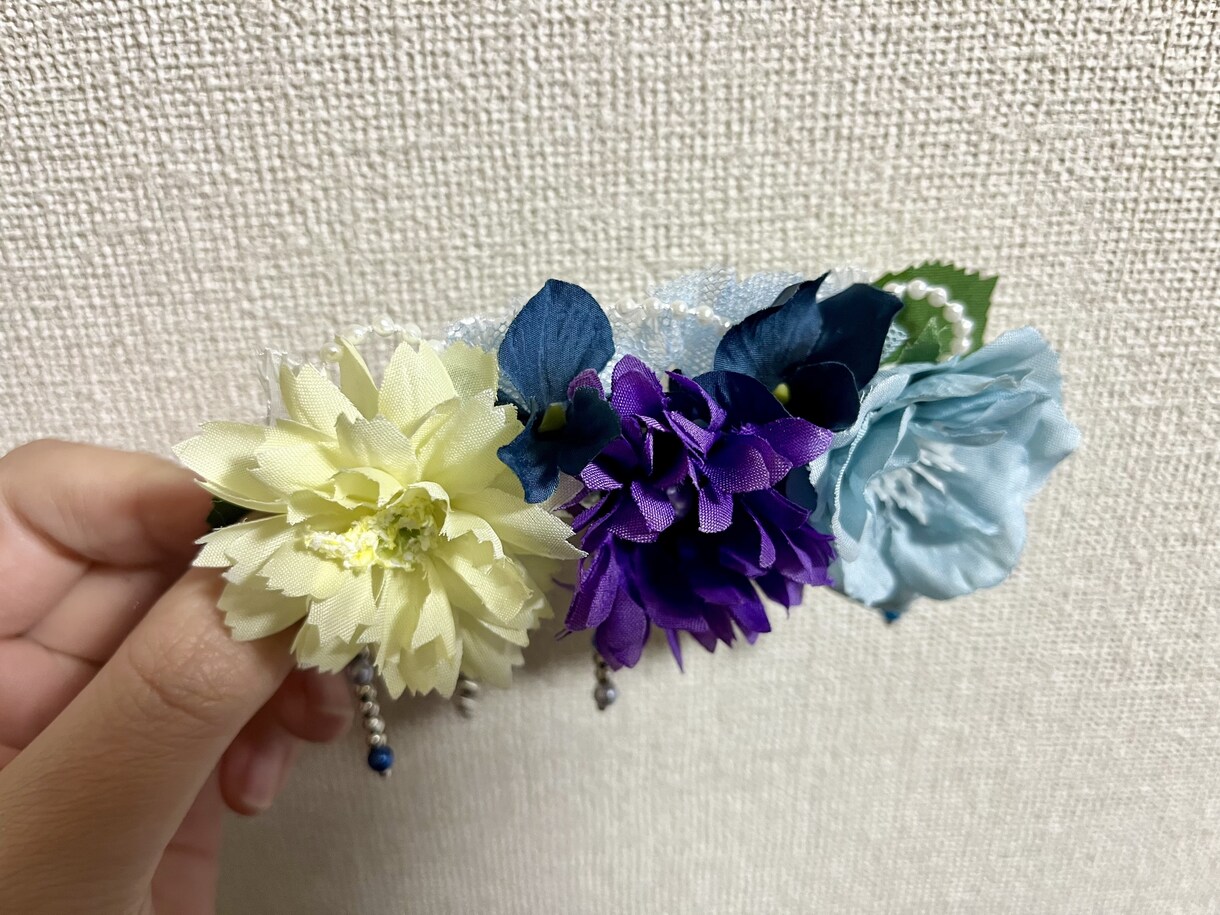 お好きなカラーのコサージュ・ヘアクリップ作ります 大切な日、あなたの好きな色を身に付けてみませんか？ イメージ3