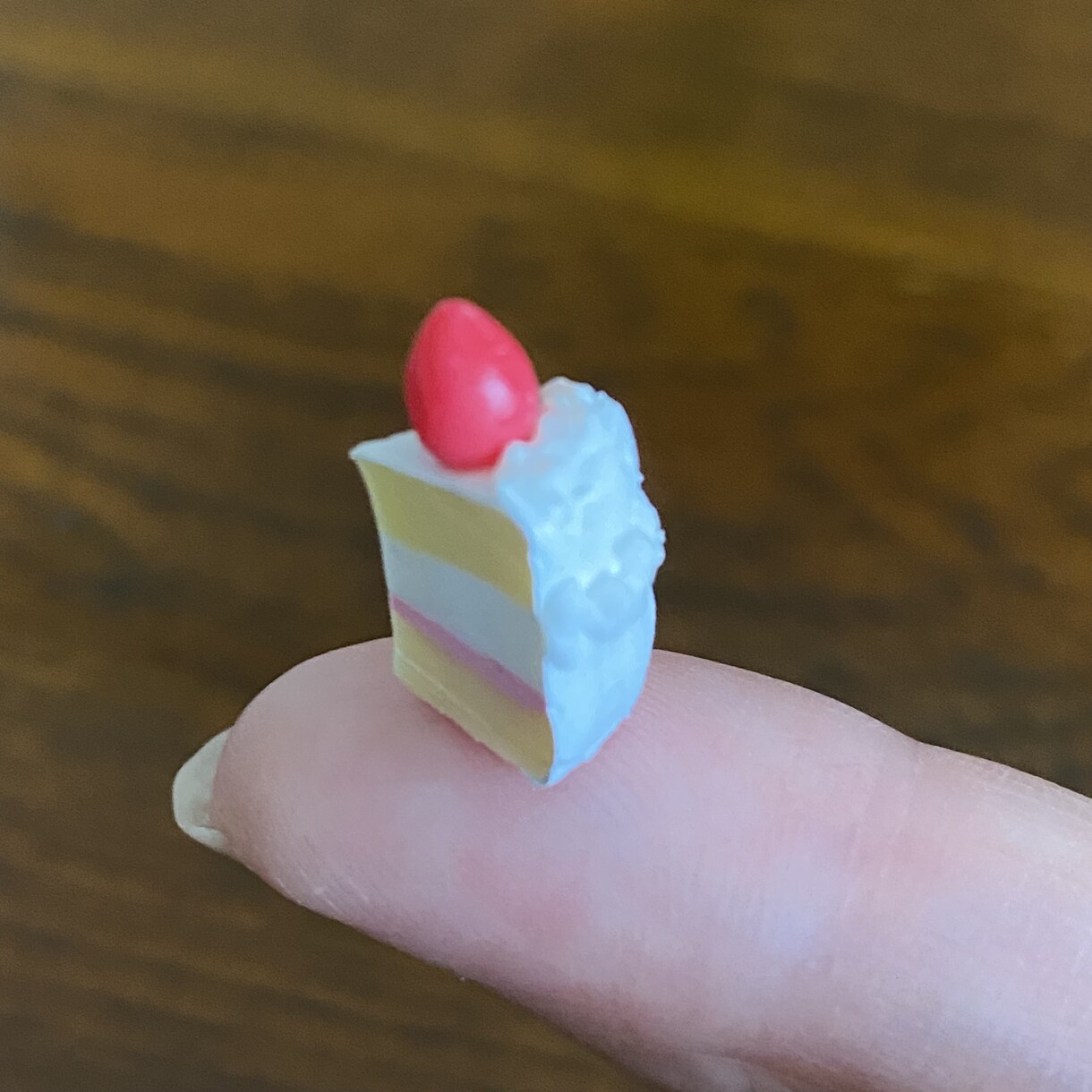 粘土ミニチュアのケーキの作り方教えます 粘土でイチゴのケーキを作りましょう イメージ2