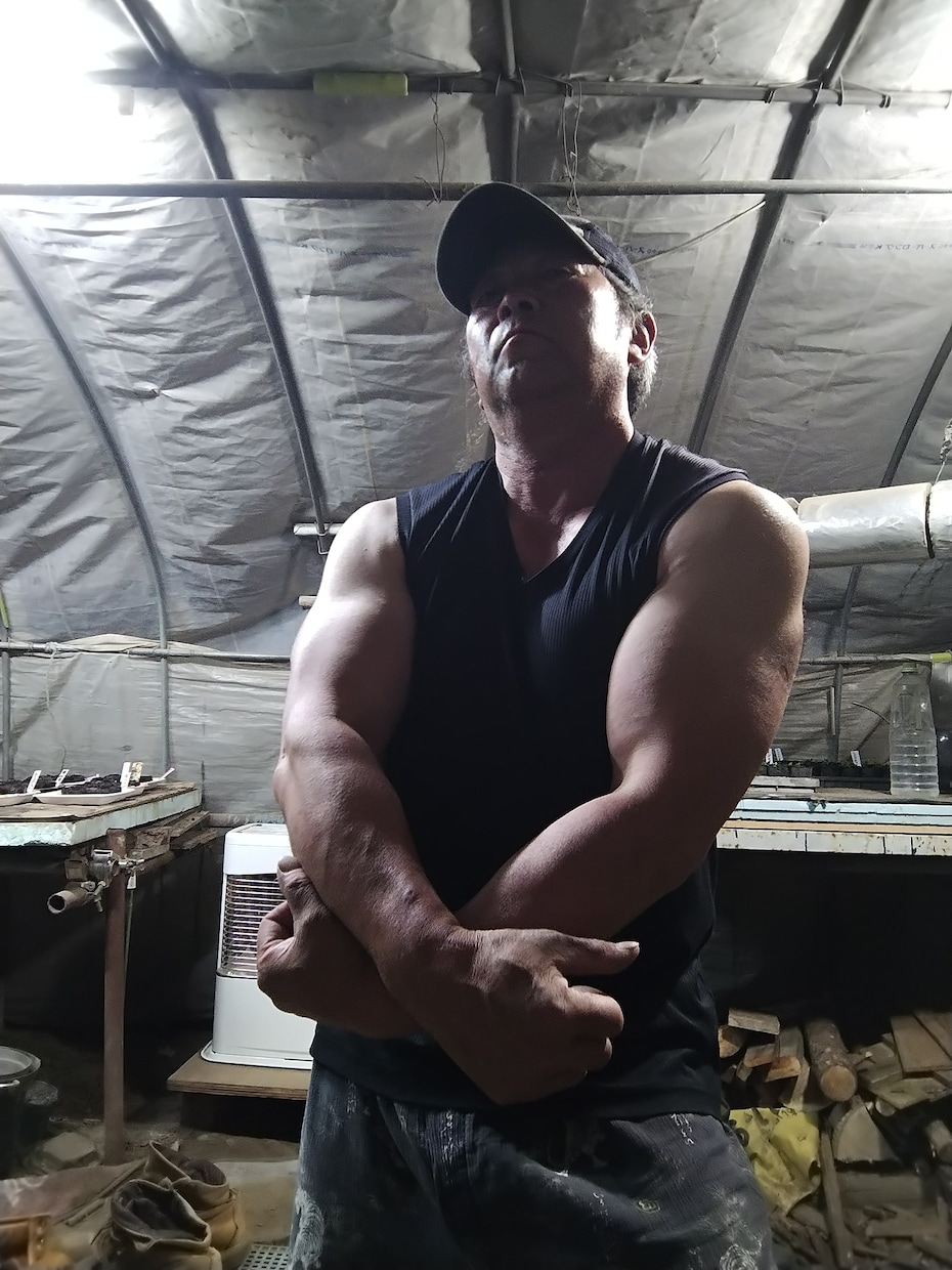54歳現役職人のリアルな肉体で着用モデルをします 上腕43cmのタフな体躯・無骨な手元【法人限定】 イメージ4