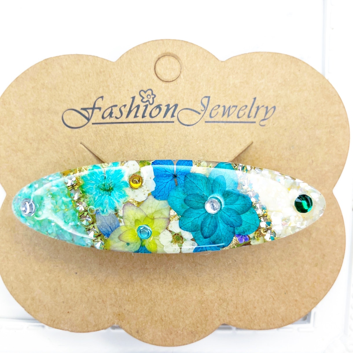 お花を使ったハンドメイドアクセサリーを作ります 本物の押し花にしてアクセサリーを作ります。 イメージ3