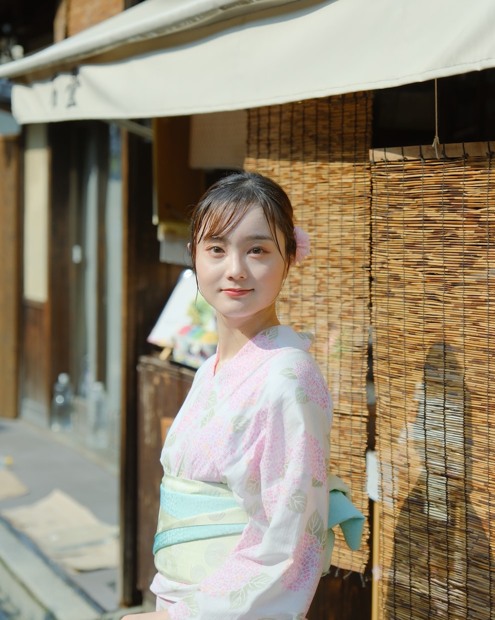 京都在住  『なぜか惹かれる』プロフ写真撮影します 【SNS,HPで使えるお写真をプロカメラマンが撮影します】 イメージ1