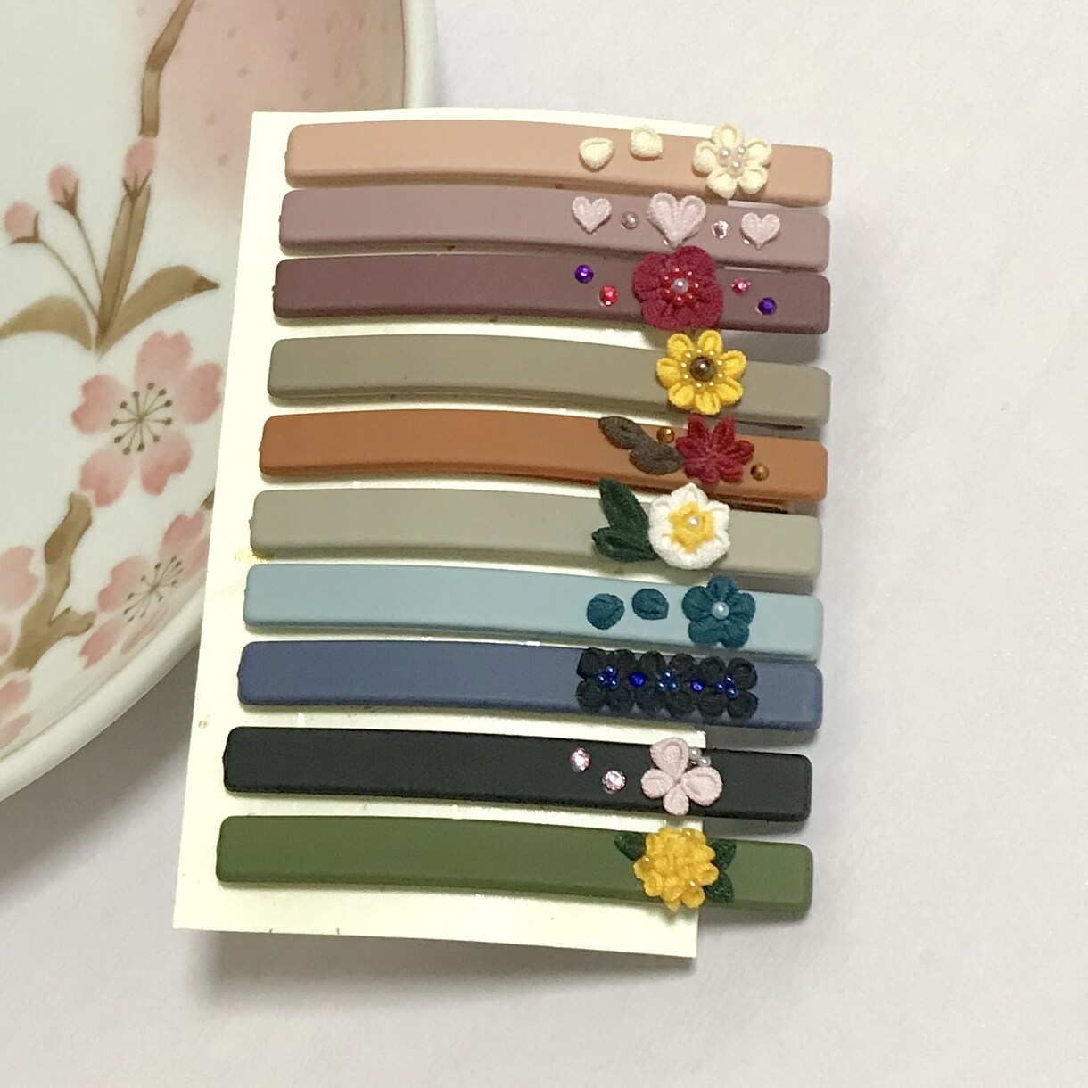 つまみ細工でアクセサリーなどの小物をお作りします ハンドメイドでピアス イヤリング ネックレス キーホルダー等 イメージ4