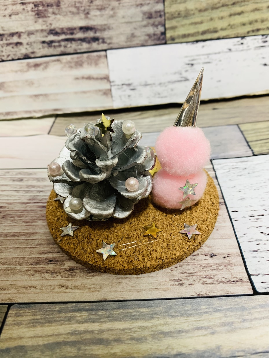 木の実でインテリア小物を作ります どんぐりや松ぼっくりを使って、秋やクリスマスの小物を作ります イメージ6