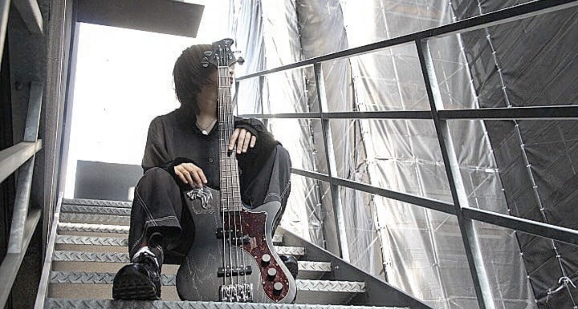 カバー、オリジナル楽曲のベース演奏します 迅速かつ丁寧に、あなたの理想の楽曲制作をお手伝いします。 イメージ1