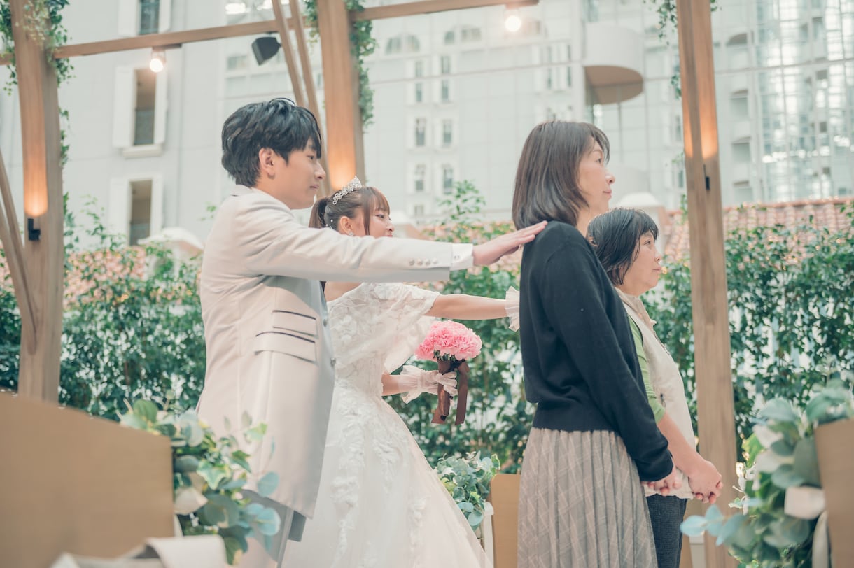 結婚式前撮り｜自然な雰囲気で撮影します 自然でおしゃれな、ありのままのお二人らしさを イメージ9